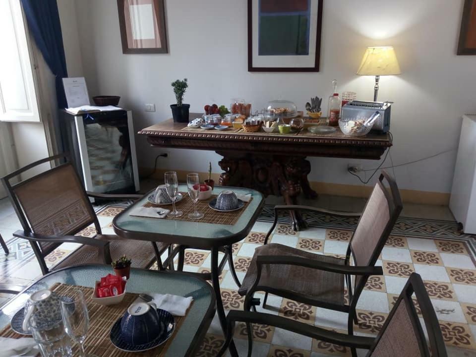 Palazzo Savona Hotel Палермо Екстериор снимка