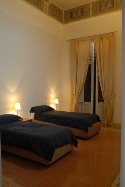 Palazzo Savona Hotel Палермо Екстериор снимка